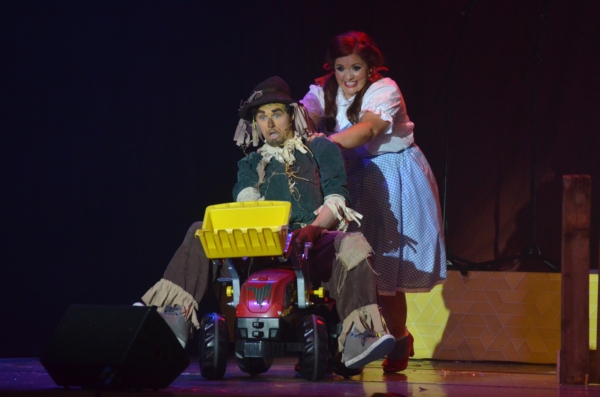 Panto 2015-12-05 356 Yellow Road